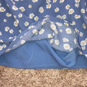Hollister daisy print mini skirt sz S thumbnail 4