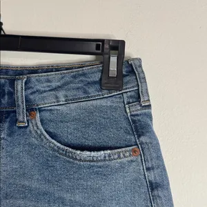 H&M Classic Raw Hem Blue Jean Shorts size 6 thumbnail 5