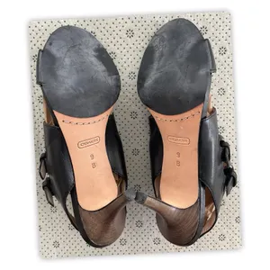 Coach‎ Strappy Heel Sandals Size: 9B, Flaws On Outsole thumbnail 6