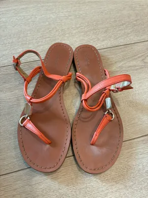Coach Women’s Charleen Orange Thong Sandal Leather Size 6 thumbnail 4