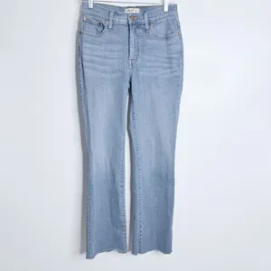 Madewell Kick Out Crop Jeans in Cherryville Blue Wash Size‎ 26 Tall Minimalist thumbnail 2