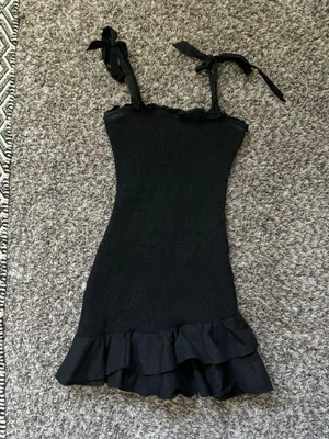 Black dress thumbnail 1