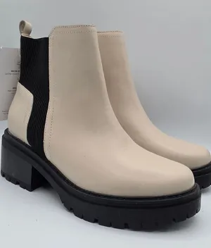 Naturalizer Jadyn Porcelain Leather Chelsea Boots Booties Lug Sole Chunky Size 7 thumbnail 1