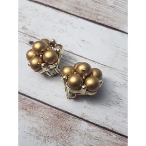 Vintage Lisner Clip On Earrings thumbnail 3