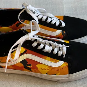 Vans OLD SKOOL POP CAMO ORANGE and Black Shoe Size Label Close-Up UNISEX thumbnail 4