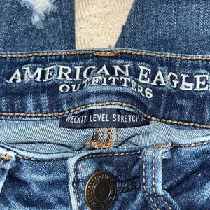 American Eagle - Heavily Distressed - Crop Jegging - 00 thumbnail 2