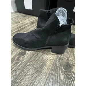 🏈 Black Suede Block Heel Bootie size 42 thumbnail 4