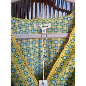 Max Studio Yellow Geometric Floral V-Neck Ruffle Peplum Blouse Size XS NEW thumbnail 3