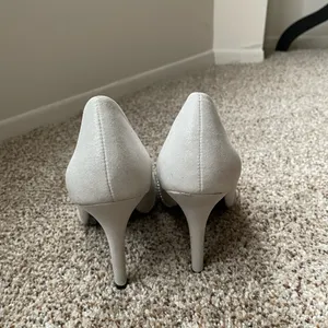 Aldo Silver Shimmer Crystal Cut Studded Formal Heels Size 7.5 Pointed Toe Classy thumbnail 12