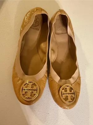 Tory Burch Caroline Ballet Flats Beige Patented Leather Gold/Tan Enamel Logo 8.5 thumbnail 1