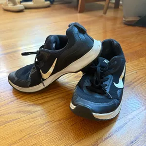 Nike Black and White Sneakers thumbnail 1