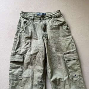 Hollister Ultra High Rise Cargo Dad Pants thumbnail 5