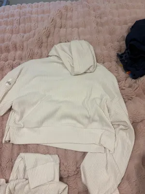 Alo matching sweat set thumbnail 7