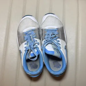 Nike Youth 5Y Sneakers White Blue Basketball Shoes | Fits Women’s 6.5–7 thumbnail 8