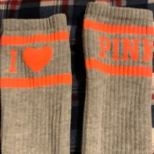 PINK - Victoria's Secret 5/$25 socks thumbnail 3