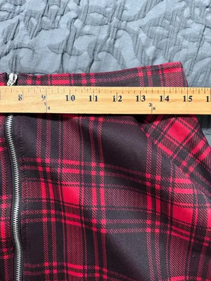 Hot Topic size medium women’s goth skater skirt black and red plaid o-ring thumbnail 4