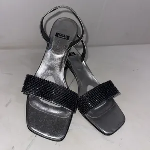 Vintage Y2K 90s Stuart Weitzman Silver Beaded Sling Back Kitten Heel Sandal 7.5B thumbnail 3
