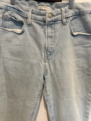 Good American Light Wash Cropped Jeans with Raw Cuffs thumbnail 4