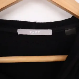 TART Hoodie Women's S Black Ruffle Pocket Long Sleeve Pullover Excellent thumbnail 2