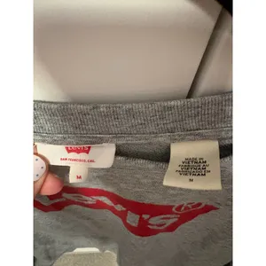 Levis Womens Batwing Logo Graphic Sweatshirt Heather Grey Medium Raglan Pullover thumbnail 5