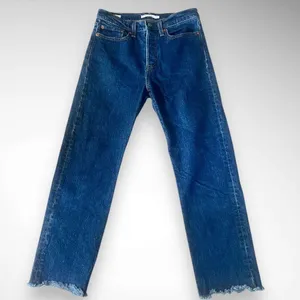 LEVI'S Women's Wedgie Straight Button Fly Jeans With Raw Hem Size 27 | EUC thumbnail 4