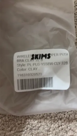 SKIMS Wireless Form Push-Up Bra thumbnail 3