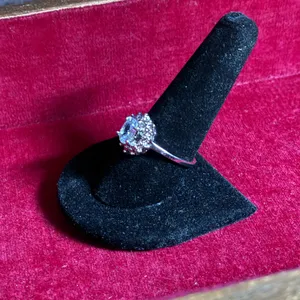 Elegant Oval Light Blue & Clear Stone Costume Ring size 10 thumbnail 3