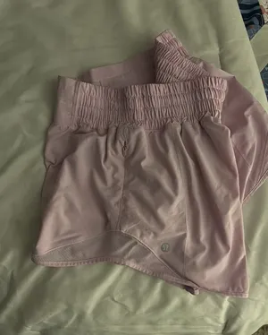 Lululemon 2.5" Shorts Hotty Hot thumbnail 2