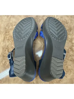 Crocs Leigh II Graphic Blue Ankle Strap Wedge Sandals Women's 8 Comfort thumbnail 7