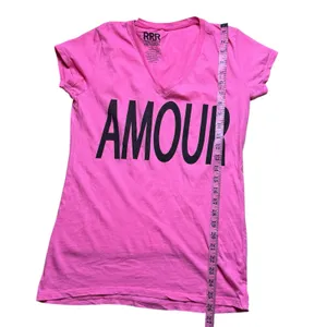 Romance & Retro Rock Womens Pink Short Sleeve V Front Graphic Tee Sz L thumbnail 6