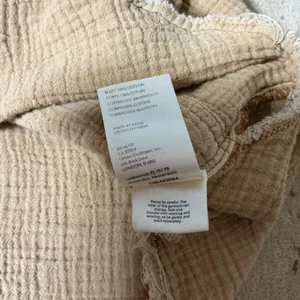 We The Free Boho Gauze Button Down Shirt Womens Medium Tan Raw Hem Oversized Top thumbnail 5