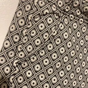 American Eagle Outfitters Stretch Women’s Size 14 Black/White Color thumbnail 3