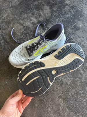 Brooks Glycerin GTS Women’s Running Shoe - Light Gray with Neon Yellow Accents thumbnail 3