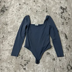Babaton Aritzia Squareneck Long Sleeve Bodysuit Size Large in Total Eclipse thumbnail 2
