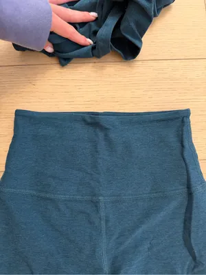Beyond Yoga Womens workout set - dark green color like pine? thumbnail 6