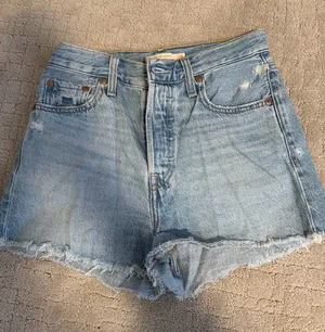 Levi’s Ribcage Jean Shorts High-Rise thumbnail 1