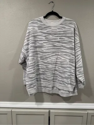 American Eagle Zebra Print Crewneck thumbnail 2
