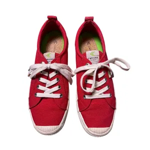 Cariuma Red Low Canvas Sneaker Size 8.5 thumbnail 2