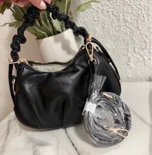 Urban Expressions Black Ruched Hobo Crossbody Shoulder Bag thumbnail 4