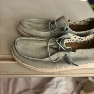 Hey Dude size 7 loafers thumbnail 2