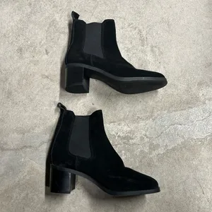 STEVE MADDEN Rhiannon Chelsea Black Suede Boots Womens Size 6.5M thumbnail 3