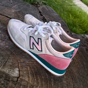 New Balance 620 Shoes Womens Size 8.5 Multicolor Suede Running Sneakers CW620JC8 thumbnail 4