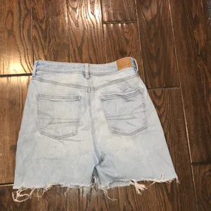 American eagle MOM straight jean shorts distressed size 8 thumbnail 6