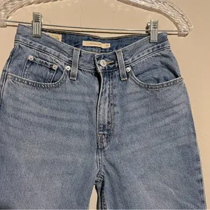 Levi’s Premium‎ 80’s Mom Jean High Rise Denim Jeans thumbnail 7