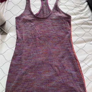 Lululemon Women’s Racerback Space Die‎ Camo Rosewood Fireside Red, Size 4/6 thumbnail 1