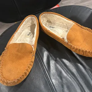 Women's Cozy Tan Suede Slippers Size 11 thumbnail 6