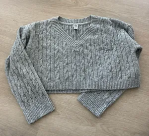 Cropped Gray Sweater Urban Outfitters thumbnail 1