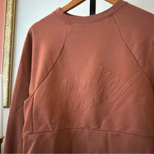 Nike‎ Dri-Fit Get Fit Lux Embossed Cropped Sweatshirt Training Crewneck Size XS thumbnail 4