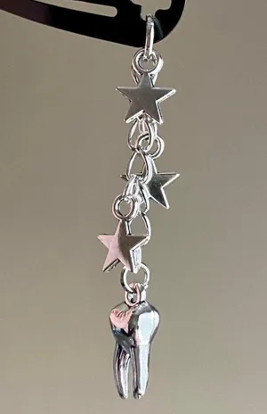 Handmade stars & tooth dangle Kawaii hair clip⭐️🦷🖤 thumbnail 2