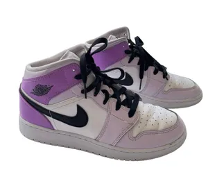 Nike Air Jordan 1 Mid GS Purple White Black Sneakers Youth 6.5Y Lavender Retro thumbnail 1